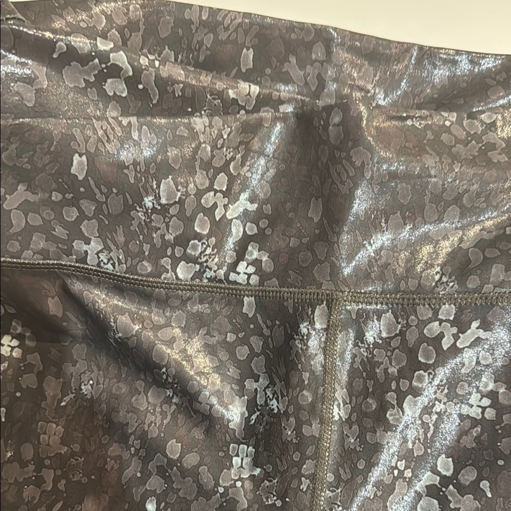 Lotuz Zen Legging (Rosin Ink Watercolor) Shiny Floral Leggings by Marika NWOT. - Picture 7 of 10